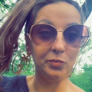 Meet your Posher, Bellë